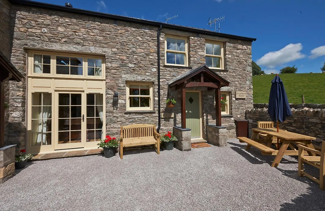 Helm Mount Lodge & Cottages-1